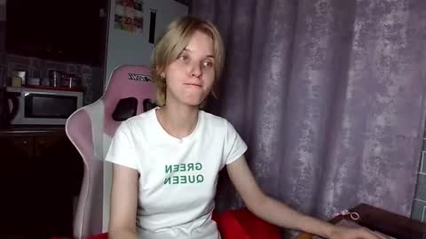 Snapshot of madelaines chatting on 07-12-26, 06:32 madelaines online show from 07-12-26, 06:32