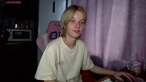 Snapshot of madelaines chatting on 07-31-26, 11:42 madelaines online show from 07-31-26, 11:42