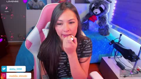 Snapshot of madeleine_shinobi chatting on 01-26-25, 08:34 Emily Only Fans online show from 01-26-25, 08:34