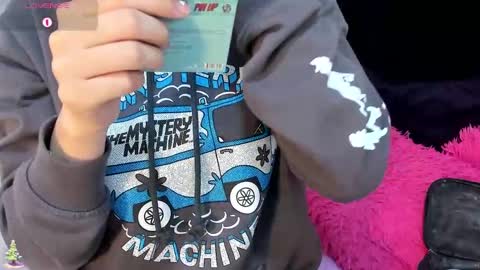 Madelin Clerk online show from 12-17-24, 07:59