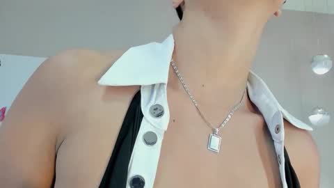 Snapshot of madeline_jhones chatting on 03-25-26, 03:29 Madeline online show from 03-25-26, 03:29