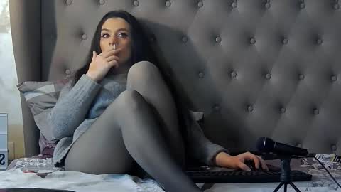 madelynvelure online show from 11-19-25, 08:14