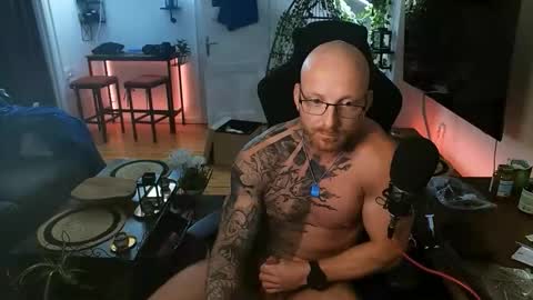 madhead95 online show from 10-18-25, 08:42