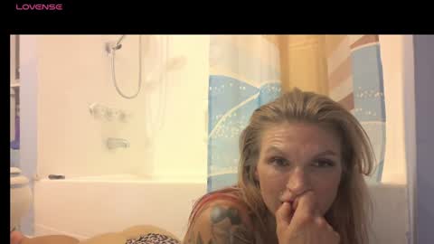 Snapshot of madie_ray chatting on 07-31-26, 05:29 Madie Ray online show from 07-31-26, 05:29