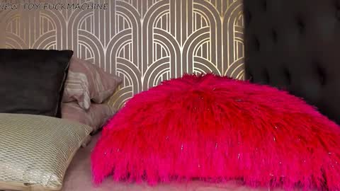 Snapshot of madison_milan chatting on 12-11-24, 02:30 online show from 12-11-24, 02:30