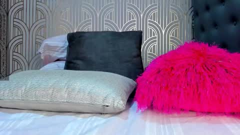 Snapshot of madison_milan chatting on 12-18-24, 04:20 online show from 12-18-24, 04:20