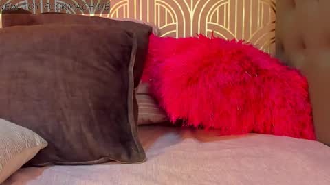 Snapshot of madison_milan chatting on 12-25-24, 10:37 online show from 12-25-24, 10:37