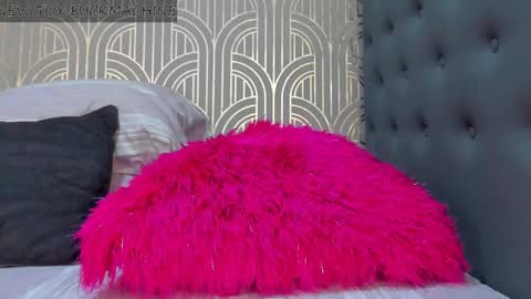 Snapshot of madison_milan chatting on 12-31-24, 02:08 online show from 12-31-24, 02:08