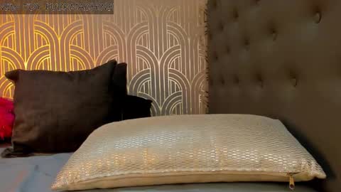 Snapshot of madison_milan chatting on 01-02-25, 12:02 online show from 01-02-25, 12:02