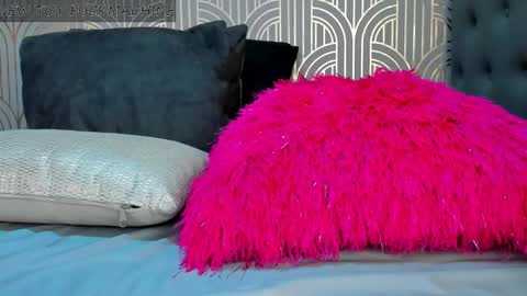 Snapshot of madison_milan chatting on 01-11-25, 02:30 online show from 01-11-25, 02:30