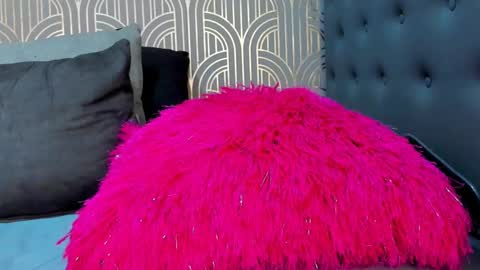 Snapshot of madison_milan chatting on 02-04-25, 05:10 online show from 02-04-25, 05:10