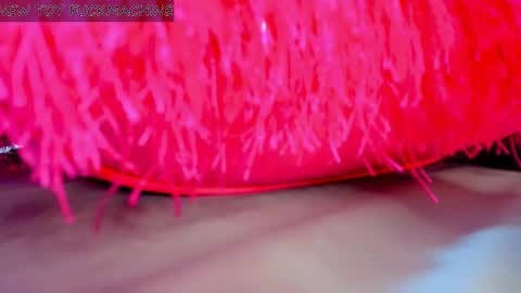 Snapshot of madison_milan chatting on 02-14-25, 04:58 online show from 02-14-25, 04:58