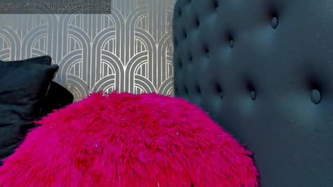 Snapshot of madison_milan chatting on 02-16-25, 09:37 online show from 02-16-25, 09:37