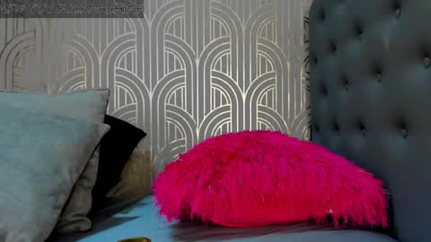 Snapshot of madison_milan chatting on 02-25-25, 12:47 online show from 02-25-25, 12:47