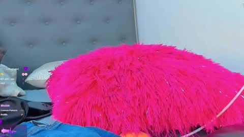 Snapshot of madison_milan chatting on 09-12-25, 02:11 online show from 09-12-25, 02:11