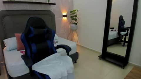 M A D I S O N online show from 07-18-26, 09:29