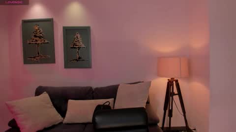 Maddi Collins online show from 11-09-25, 05:44