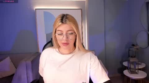 Snapshot of madisonkane chatting on 06-24-26, 11:09 Madison Kane online show from 06-24-26, 11:09