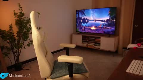 Snapshot of madisonlara chatting on 11-08-25, 05:56 madisonlara online show from 11-08-25, 05:56