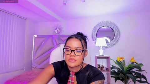 Snapshot of madisson_davon chatting on 12-22-24, 05:10 Madisson Davon online show from 12-22-24, 05:10