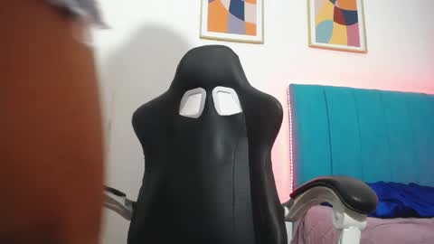 madisson_jones18 online show from 04-22-26, 11:45