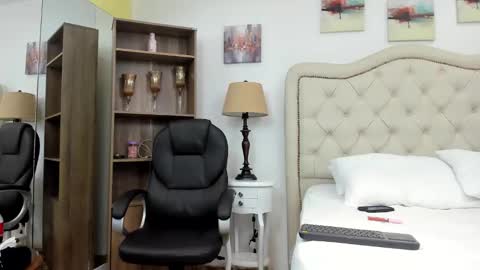 Snapshot of madisson_molly0 chatting on 02-23-26, 12:13 madisson_molly0 online show from 02-23-26, 12:13