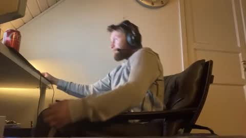 Snapshot of madsfb9 chatting on 12-04-25, 08:39 madsfb9 online show from 12-04-25, 08:39