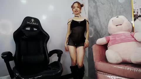 Snapshot of mady0619_ch chatting on 04-23-26, 01:02 Mady online show from 04-23-26, 01:02