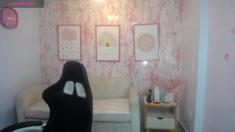 Snapshot of mady0619_ch chatting on 04-29-26, 12:53 Mady online show from 04-29-26, 12:53