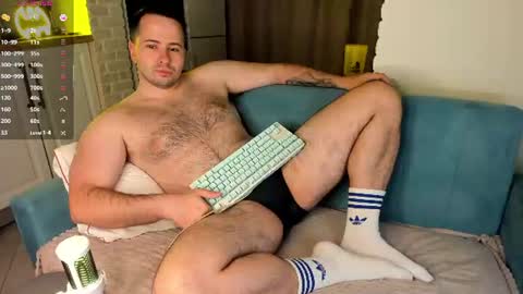 Snapshot of madzuru chatting on 06-17-26, 04:04 Gregory online show from 06-17-26, 04:04
