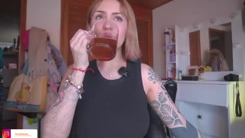 Maeve  schedule 11 am- 530 pm colombia time  online show from 06-24-26, 12:48