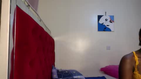 Snapshot of maelys_t chatting on 04-12-26, 06:02 Maelys online show from 04-12-26, 06:02