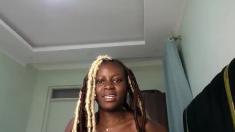 Snapshot of maelys_t chatting on 05-10-26, 03:06 Maelys online show from 05-10-26, 03:06