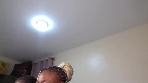 Snapshot of maelys_t chatting on 05-13-26, 06:49 Maelys online show from 05-13-26, 06:49