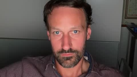 Snapshot of maenu_69 chatting on 10-05-25, 07:45 maenu_69 online show from 10-05-25, 07:45