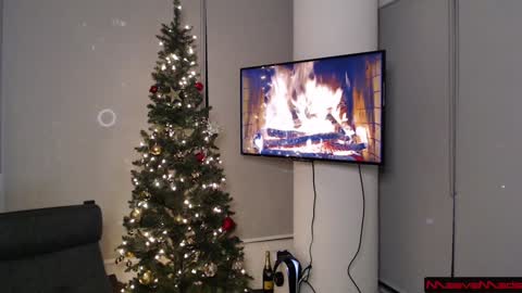 Snapshot of maevemads chatting on 12-14-24, 01:17 Meaves online show from 12-14-24, 01:17