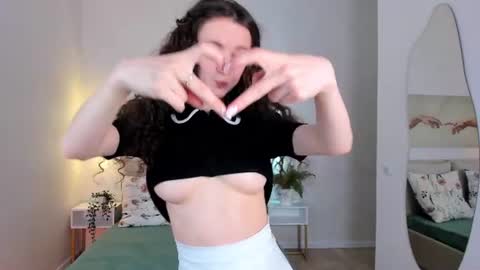 Snapshot of maffinpurrr chatting on 06-20-26, 02:53 Eva online show from 06-20-26, 02:53