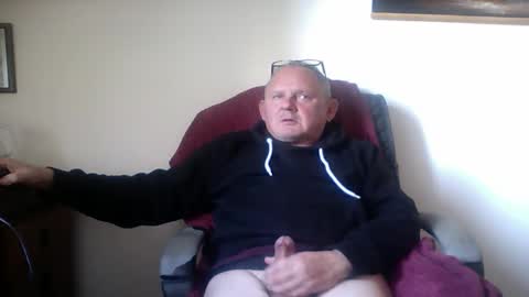 Snapshot of magellan22 chatting on 12-15-24, 11:23 magellan22 online show from 12-15-24, 11:23