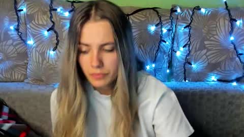 Maggie online show from 11-08-25, 01:39