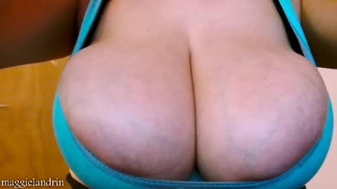 Maggie   online show from 06-25-26, 05:12