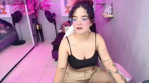 Snapshot of maggy_t18 chatting on 05-08-26, 03:56 Maggy online show from 05-08-26, 03:56