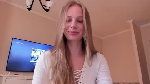 Snapshot of magic_couple13 chatting on 04-20-26, 11:13 Alice online show from 04-20-26, 11:13