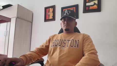 Snapshot of magic_milk23 chatting on 12-05-25, 01:42 magic_milk23 online show from 12-05-25, 01:42