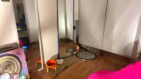 Snapshot of magic_mini_moon chatting on 01-17-25, 09:17 Mikky or Moon online show from 01-17-25, 09:17