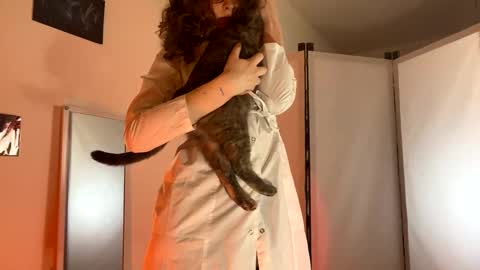 Snapshot of magic_mini_moon chatting on 01-26-25, 09:07 Mikky or Moon online show from 01-26-25, 09:07