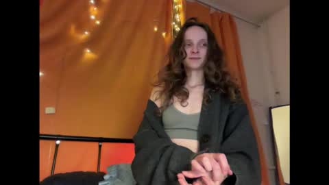 Snapshot of magic_mini_moon chatting on 10-03-25, 06:05 Mikky or Moon online show from 10-03-25, 06:05