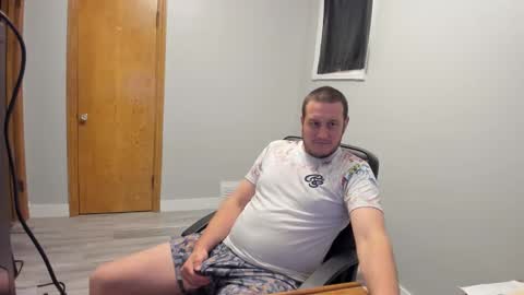 Snapshot of magicman176 chatting on 11-30-25, 01:37 Magic176 online show from 11-30-25, 01:37