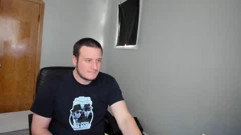 Snapshot of magicman176 chatting on 12-15-25, 07:18 Magic176 online show from 12-15-25, 07:18