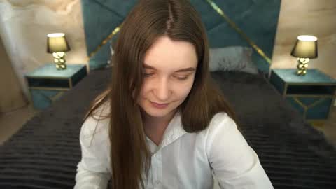 Snapshot of magicpeachhs chatting on 07-24-26, 06:33 Emily online show from 07-24-26, 06:33