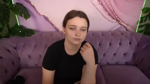 Snapshot of magicpeachhs chatting on 08-05-26, 12:52 Emily online show from 08-05-26, 12:52